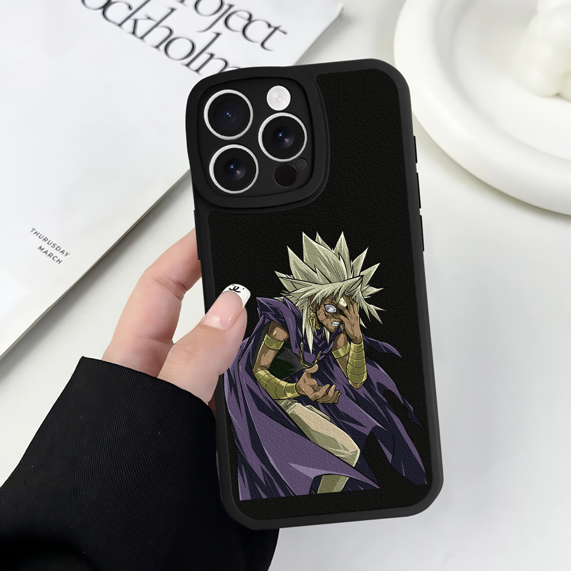 （画像用） 遊☆戯☆王 Yu-Gi-Oh! 【iPhone 16シリーズ対応】シリコンスマホケース（レザー調） 材質：シリコン